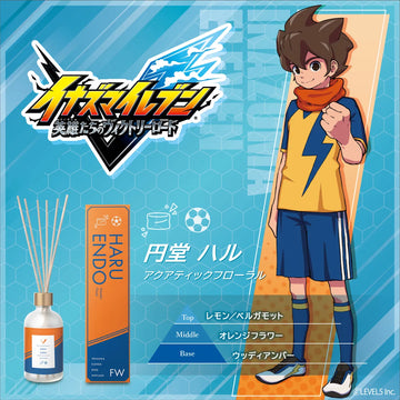 イナズマイレブン英雄たちのヴィクトリーロードの円堂ハルをモチーフにしたルームディフューザー。キャラクターのイラストと商品写真、パッケージ写真。香りの名前「アクアティックフローラル」。香りのピラミッドは、TOP：レモン・ベルガモット、MIDDLE：オレンジフラワー、BASE：ウッディアンバー。